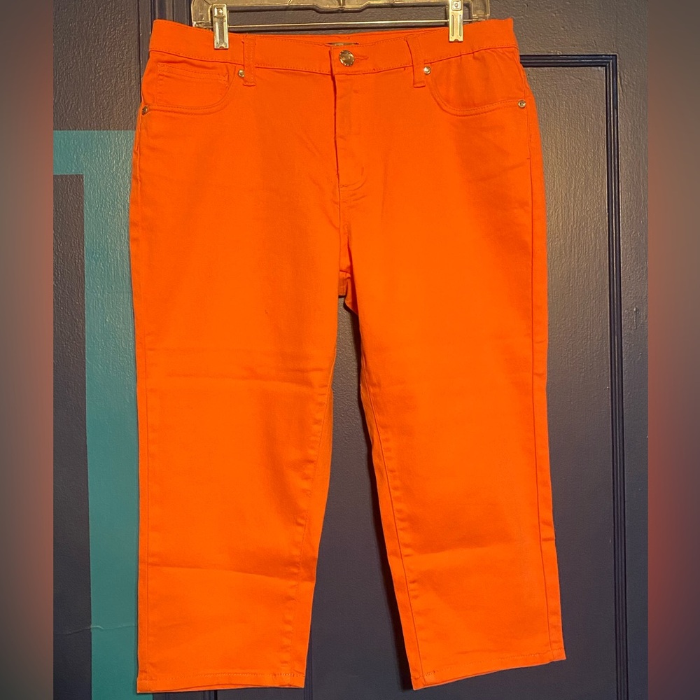 Venus Capri Shorts